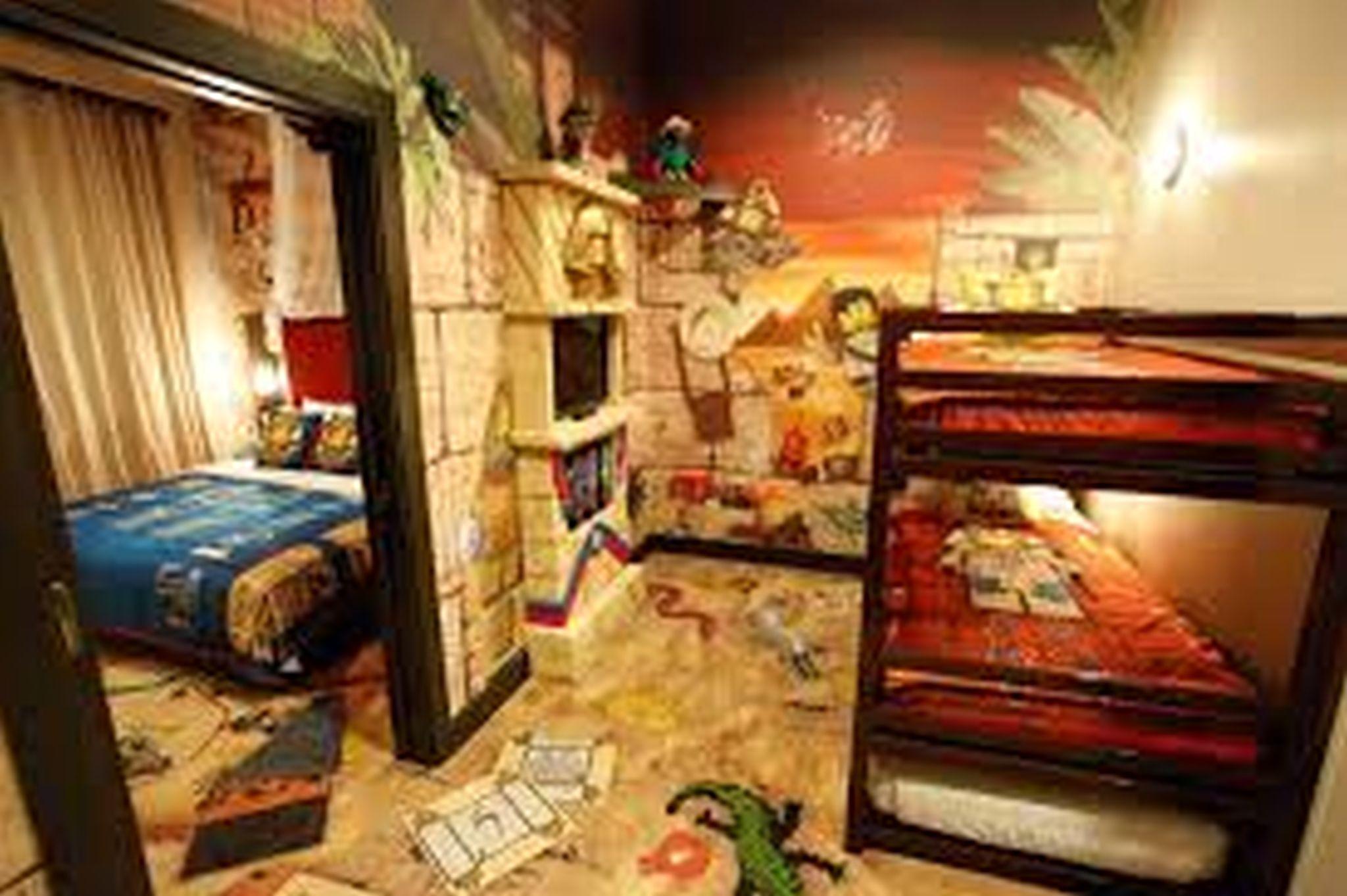 Legoland Malaysia Hotel Нусаяя Екстер'єр фото A typical dorm room at the University of Michigan